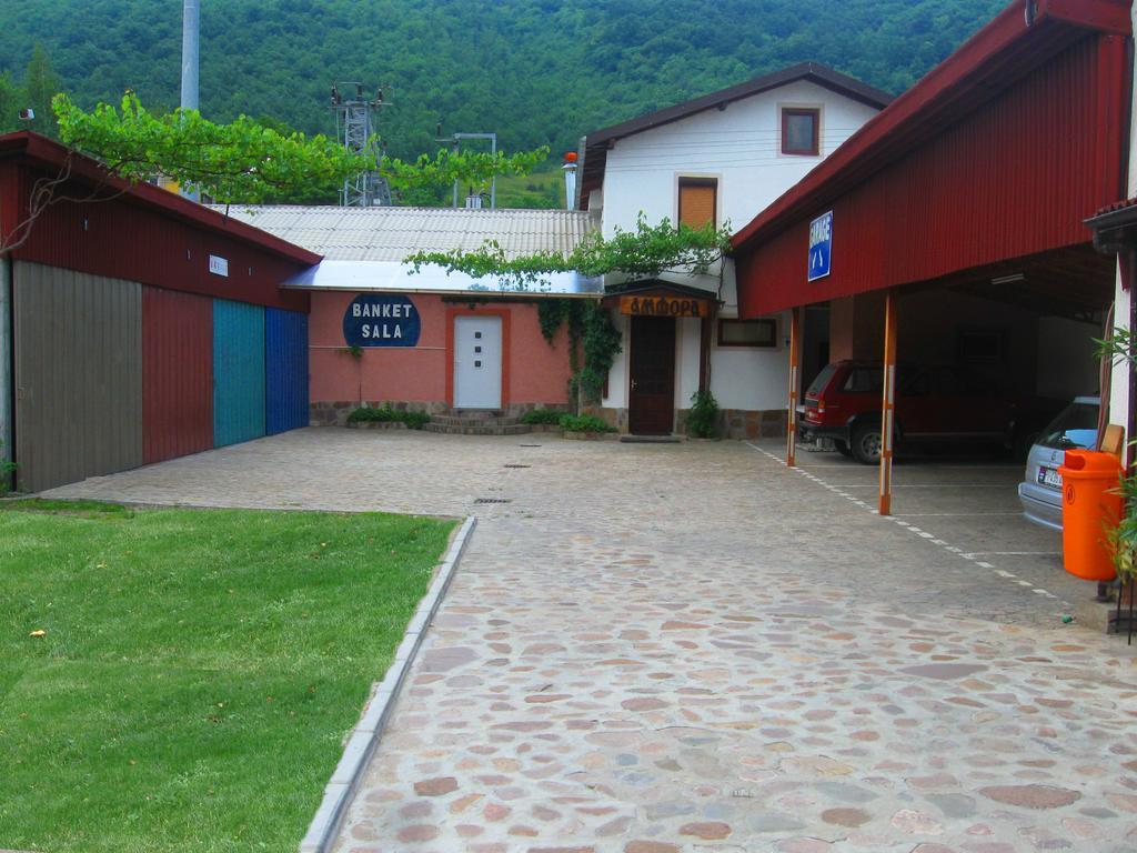 Amfora Rooms Caribrod Dimitrovgrad Eksteriør billede